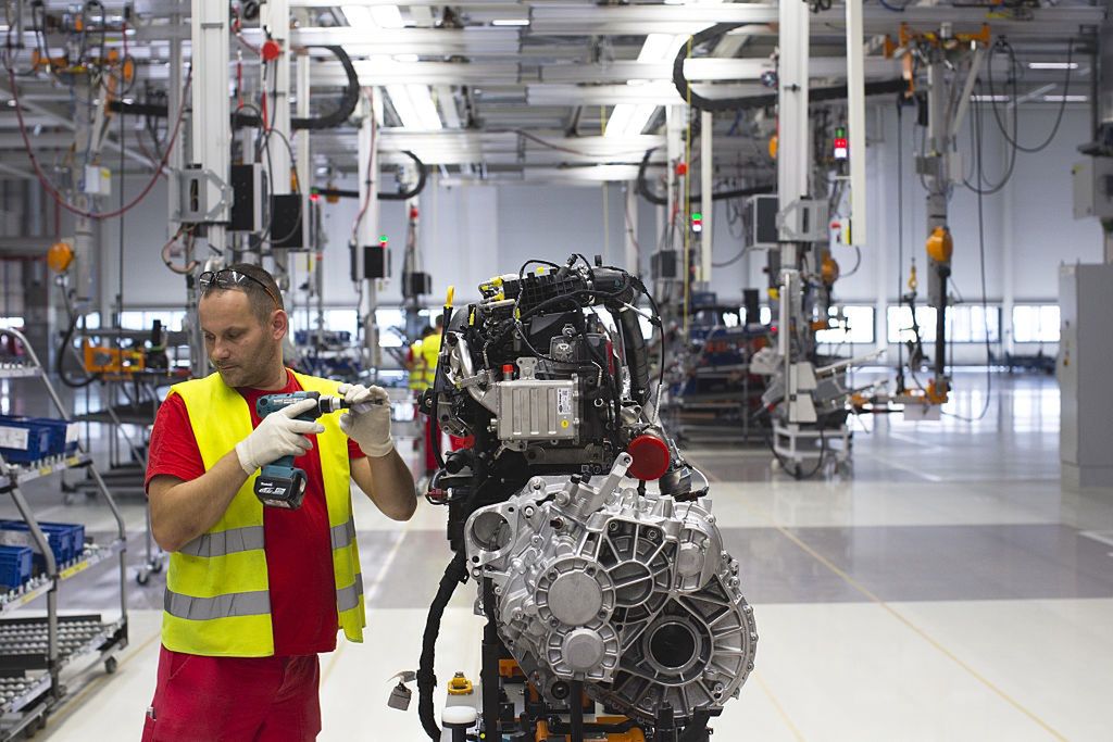 Rekord w cieniu wielkich cięć. Komunikat polskiej fabryki VW