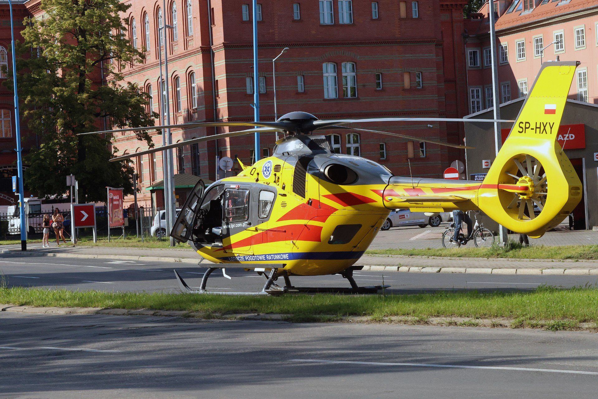 Wypadek 12-latka na hulajnodze elektrycznej w Kamieńcu. Dziecko trafiło do szpitala śmigłowcem LPR ZDJĘCIE ILUSTRACYJNE