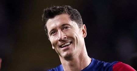 Robert Lewandowski znalazł się w rankingu NAJBOGATSZYCH piłkarzy. Wyliczono, ile zarobi w 2023 roku. Kwota ZWALA Z NÓG