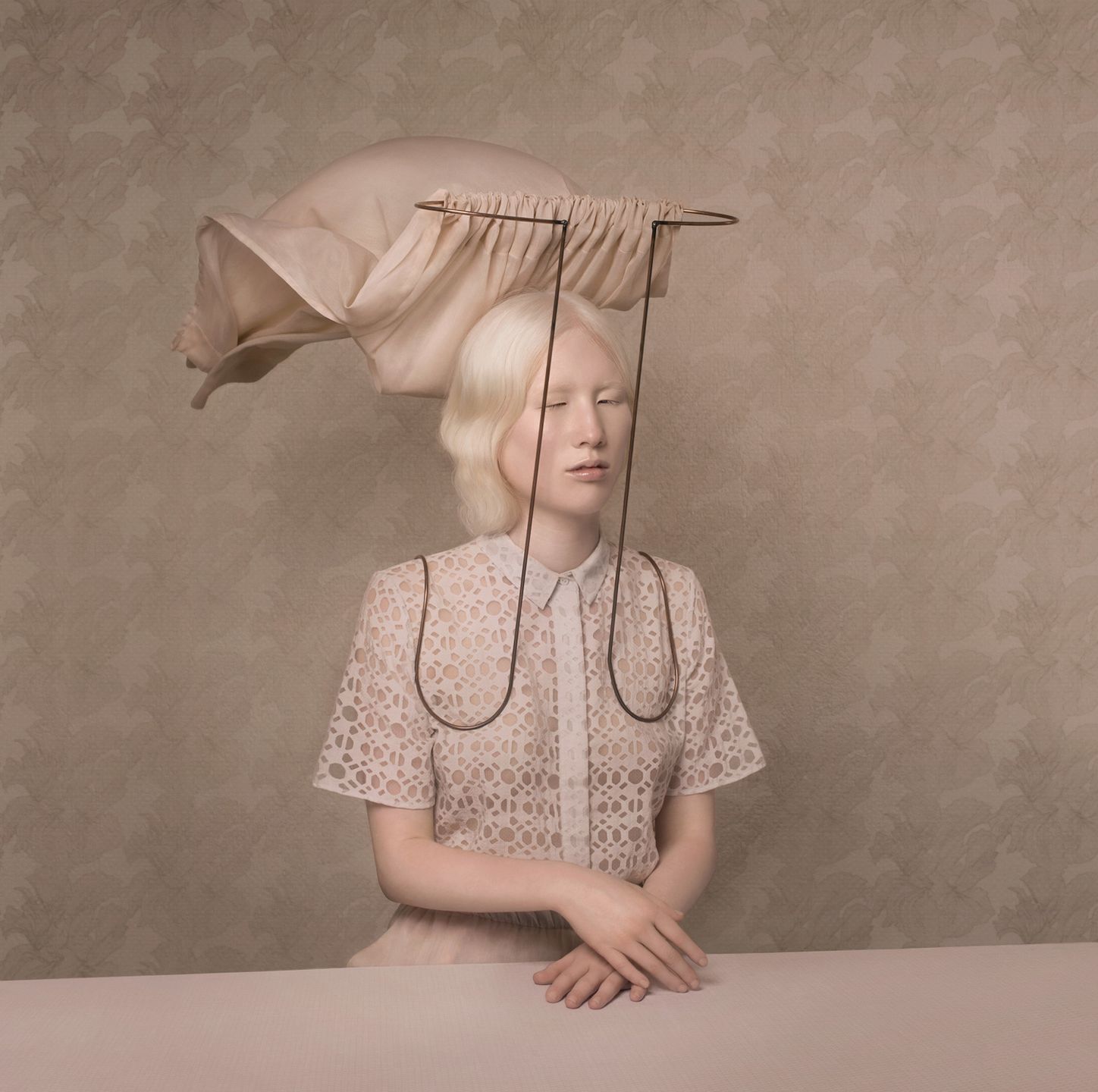 Justine Tjallinks opowiada historię albinizmu w swoim projekcie „Jeweled” 8