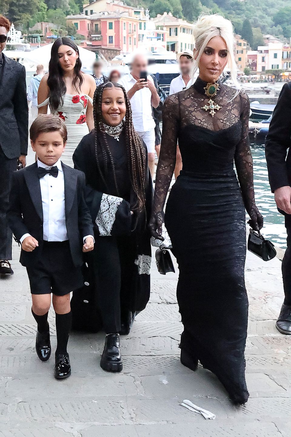 Kim Kardashiani North West na ślubie Kourtney Kardashian i Travisa Barkera