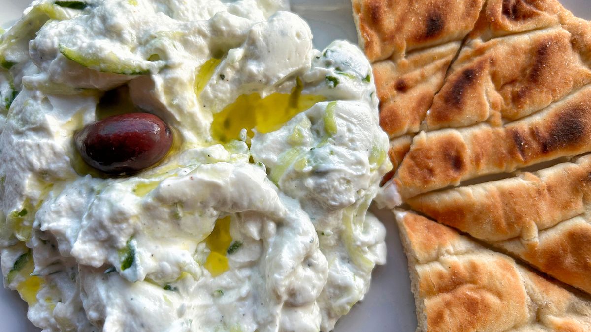 Prosty przepis na sos tzatziki z cukinii