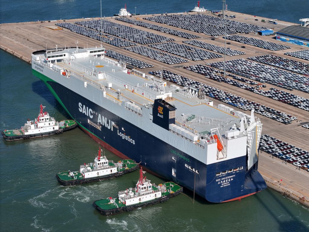 Chinas riesiger Autoschiff startet mit 7.000 MG-Wagen nach Europa