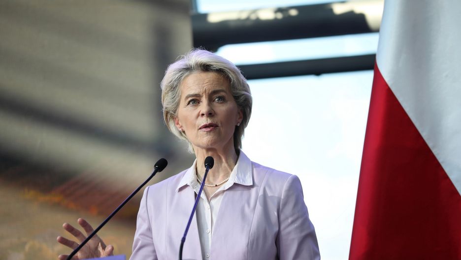 Ursula von der LeyenKonstancin-Jeziorna, 02.06.2022. Przewodnicz�ca Komisji Europejskiej Ursula von der Leyen podczas wsp�lnej wypowiedzi dla medi�w z prezydentem RP Andrzejem Dud� oraz premierem RP Mateuszem Morawieckim w siedzibie Polskich Sieci Elektroenergetycznych S.A. w Konstancinie-Jeziornie, 2 bm. (amb) PAP/Leszek Szyma�skiLeszek Szyma�skikonferencja, krajowy plan odbudowy, polityk polityka, prasowa, ue
