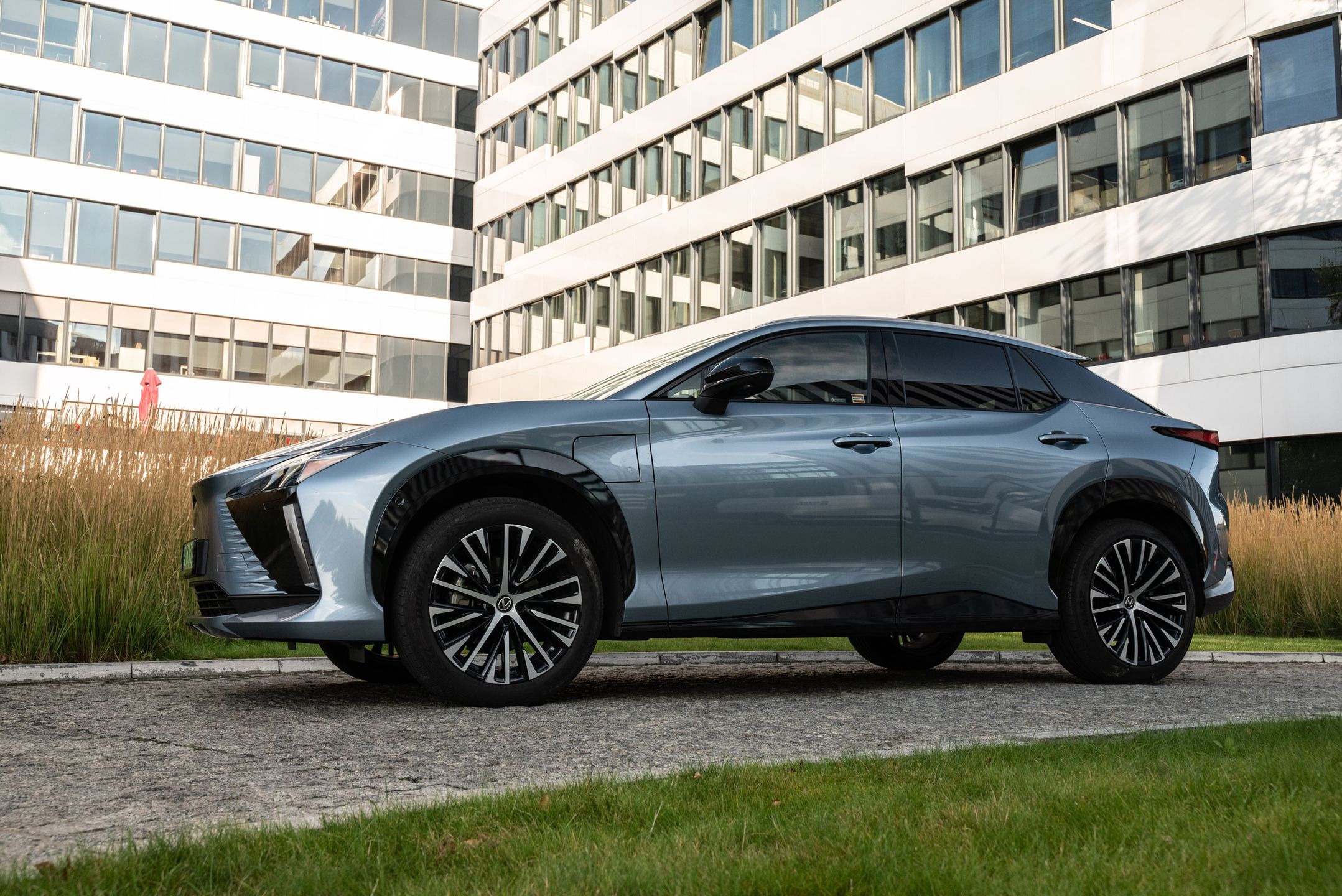 Lexus RZ