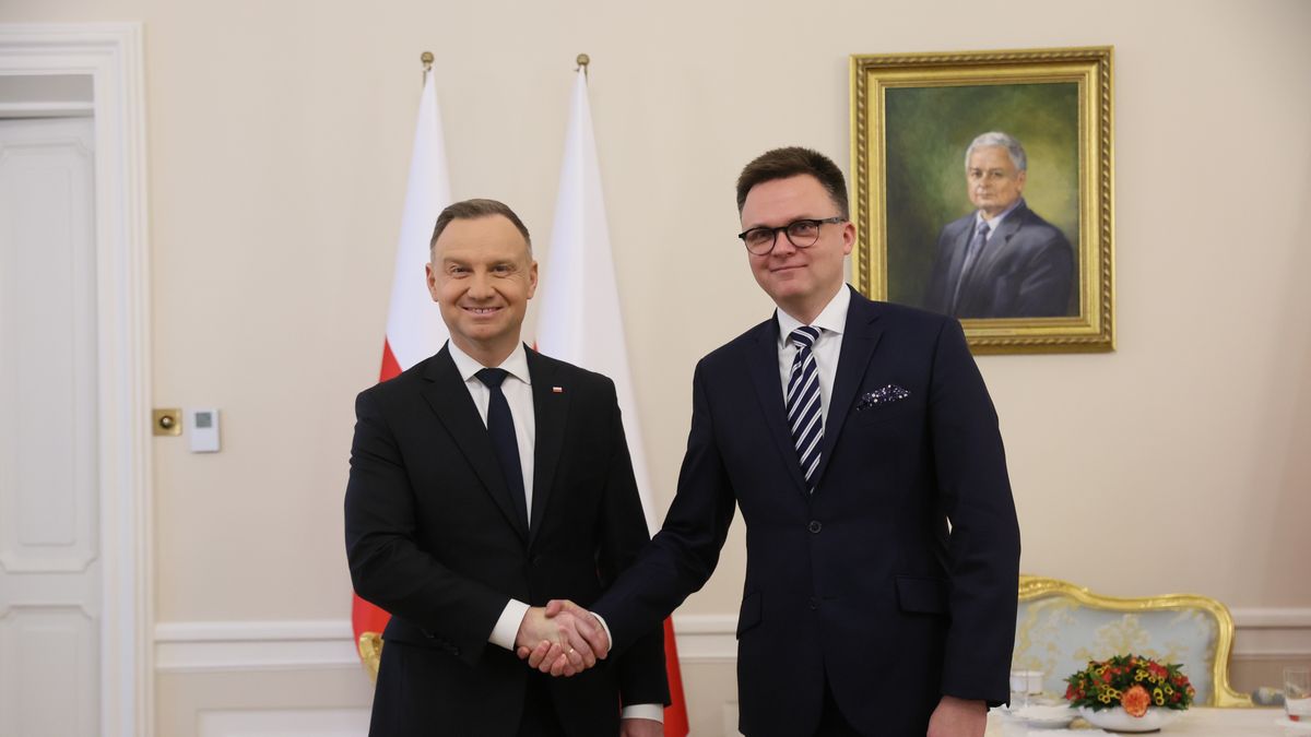 Warszawa, 17.11.2023. Prezydent RP Andrzej Duda (L) i marszałek Sejmu Szymon Hołownia (P) podczas spotkania w Pałacu Prezydenckim w Warszawie, 17 bm. (ad) PAP/Leszek Szymański