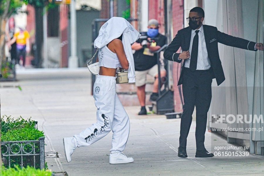 Irina Shayk ląduje w Nowym Jorku po upojnych wakacjach z Kanye Westem