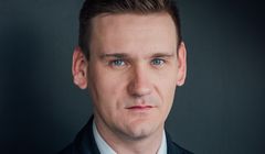 Jakub Dymek pozwał AszDziennik, portal z sądowym zakazem powielania informacji dot. dziennikarza