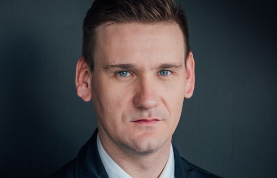 Jakub Dymek pozwał AszDziennik, portal z sądowym zakazem powielania informacji dot. dziennikarza