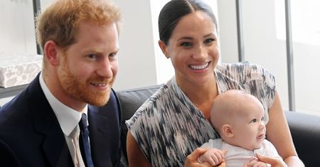 Tak teraz wygląda mały Archie! Syn księcia Harry'ego i Meghan Markle NIEOCZEKIWANIE pojawił się podczas konferencji (FOTO)