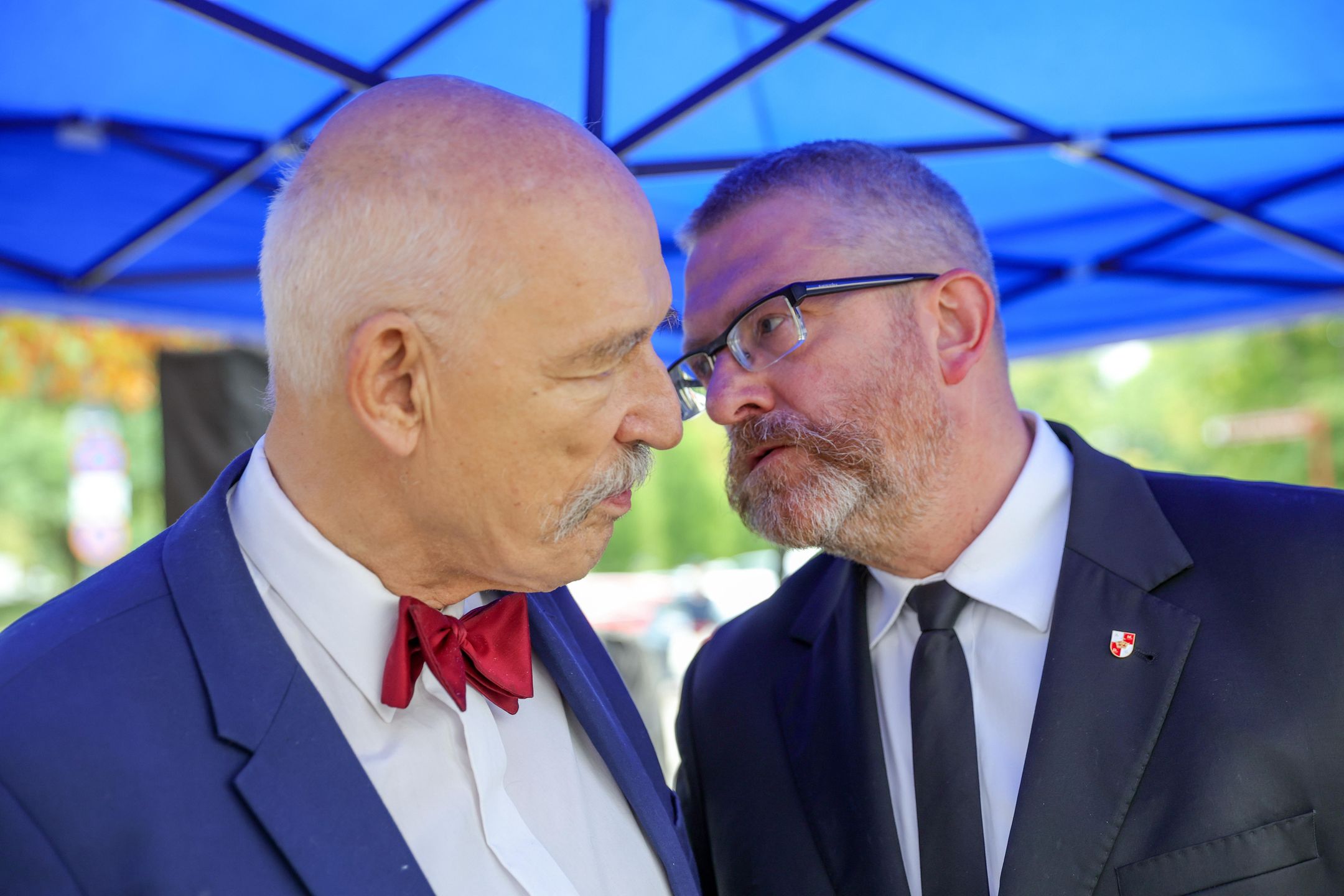 Założyciel kilku Janusz Korwin-Mikke i europoseł Grzegorz Braun 