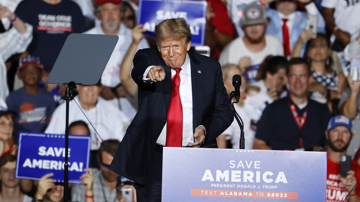 Former US president Trump holds rally in Alabamaepaselect epa09424231 Former US President Donald Trump participates in a rally sponsored by the Alabama Republican Party at the York Family Farms in Cullman, Alabama, USA, 21 August 2021. The Cullman City Council declared a COVID-19 state of emergency ahead of the rally.  EPA/ERIK S. LESSER Dostawca: PAP/EPA.ERIK S. LESSERepaselect