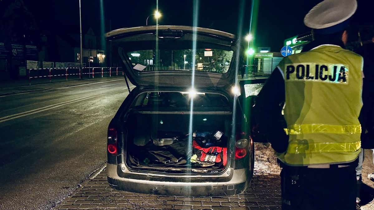 Pasażer jechał w bagażniku.