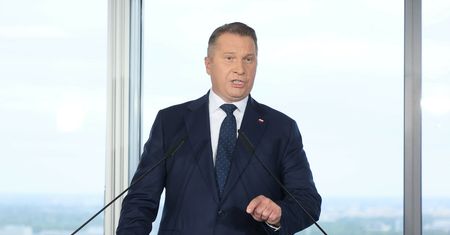 "Wyjątkowa bezczelność". Czarnek grzmi po rozłamie