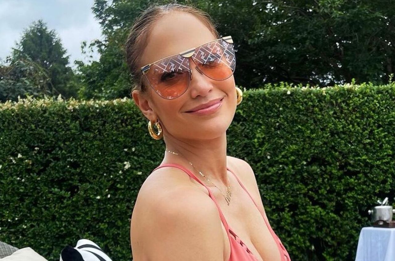 Jennifer Lopez w kostiumie kąpielowym