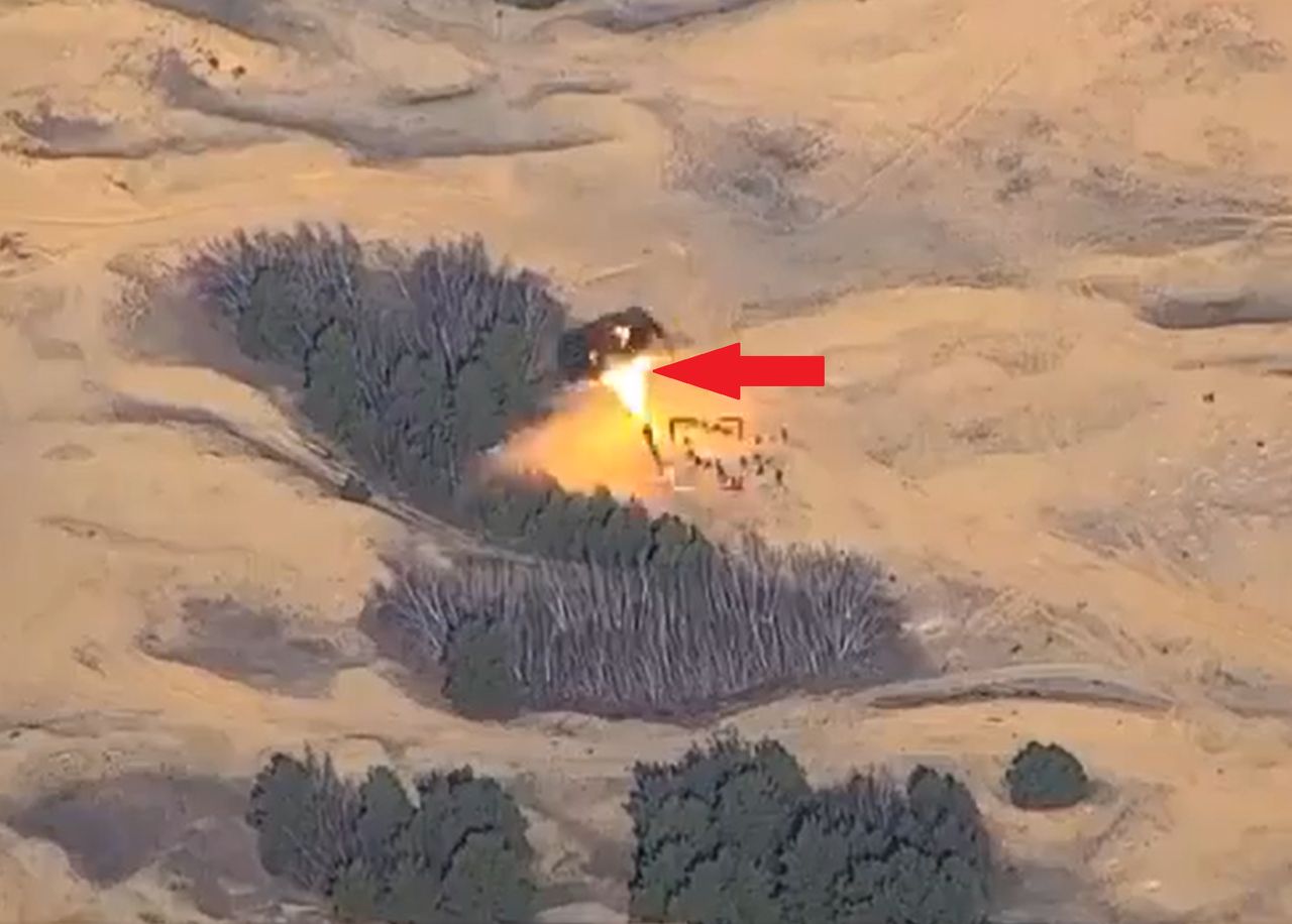 The explosion of the GMLRS rocket with an Alternative Warhead just above a group of Russian soldiers.