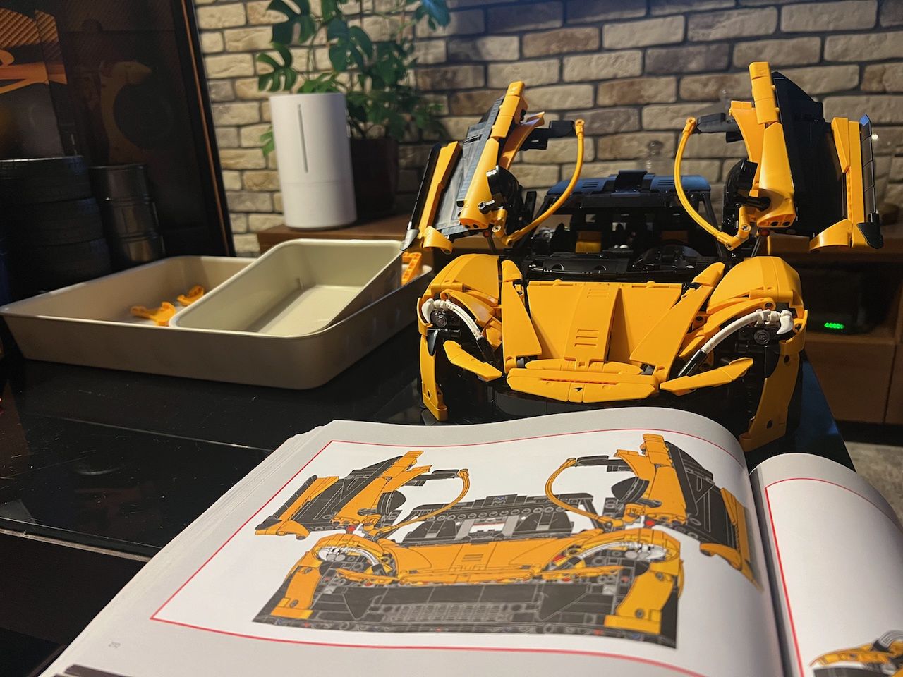 Składanie McLarena P1 z klocków LEGO krok po kroku