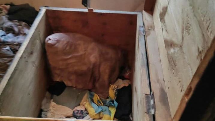 Dzieci zatrzasnęły się w starej skrzyni. Zmarły w wyniku uduszenia