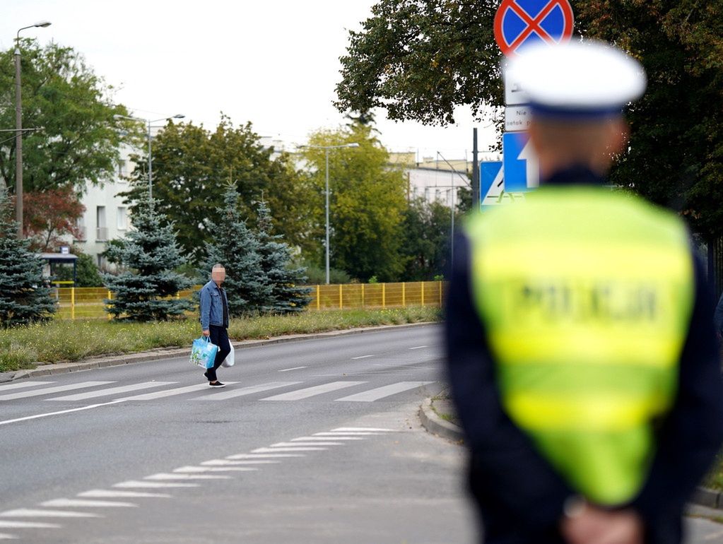 Dwie torby? W świecie posła PiS-u taki pieszy miałby problem