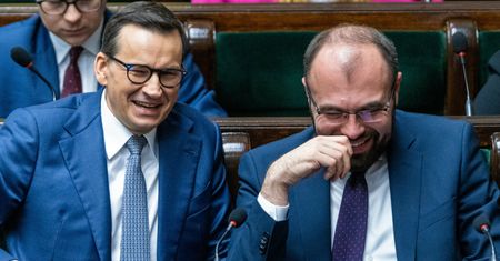 "Polska pogrążona w letargu". Ekspert demaskuje zagrywkę PiS
