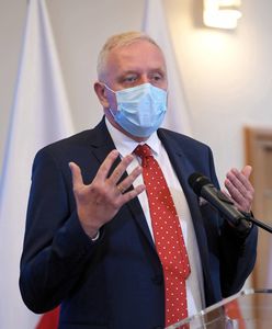 Koronawirus w Polsce. Ekspert o skutkach "pełzającego lockdownu"