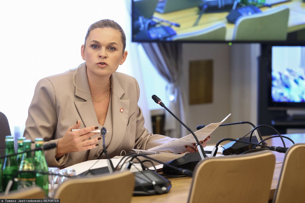 Zakaz używania smartfonów? Minister mówi o reakcji rodziców