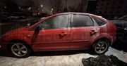 Warszawa: Pożar auta na parkingu. Wewnątrz zbiorniki z benzyną