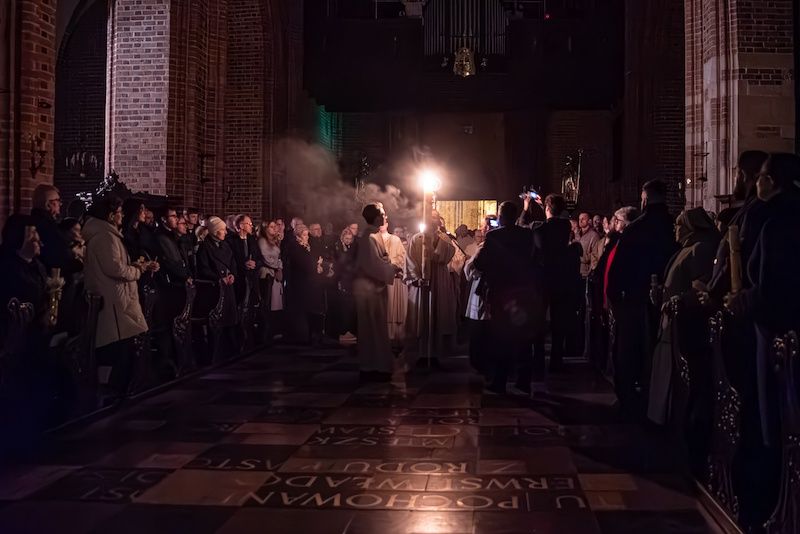 Wielkanocna noc nadziei. Metropolita poznański przewodniczył uro