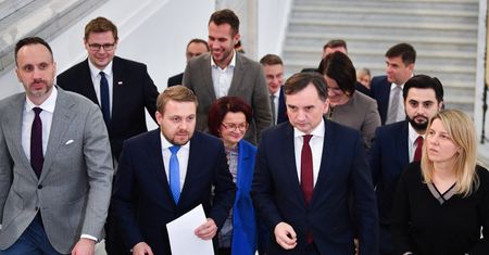 Ozdoba pytany o wyliczenia. Nerwowo w studiu