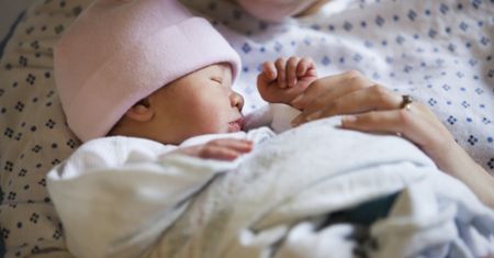 Dziecko urodziło dziecko. Rekordowy wiek matki w Wielkiej Brytanii