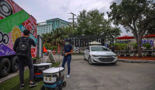 Roboty dostarczą jedzenie w Tokio. Rewolucja się rozlewa