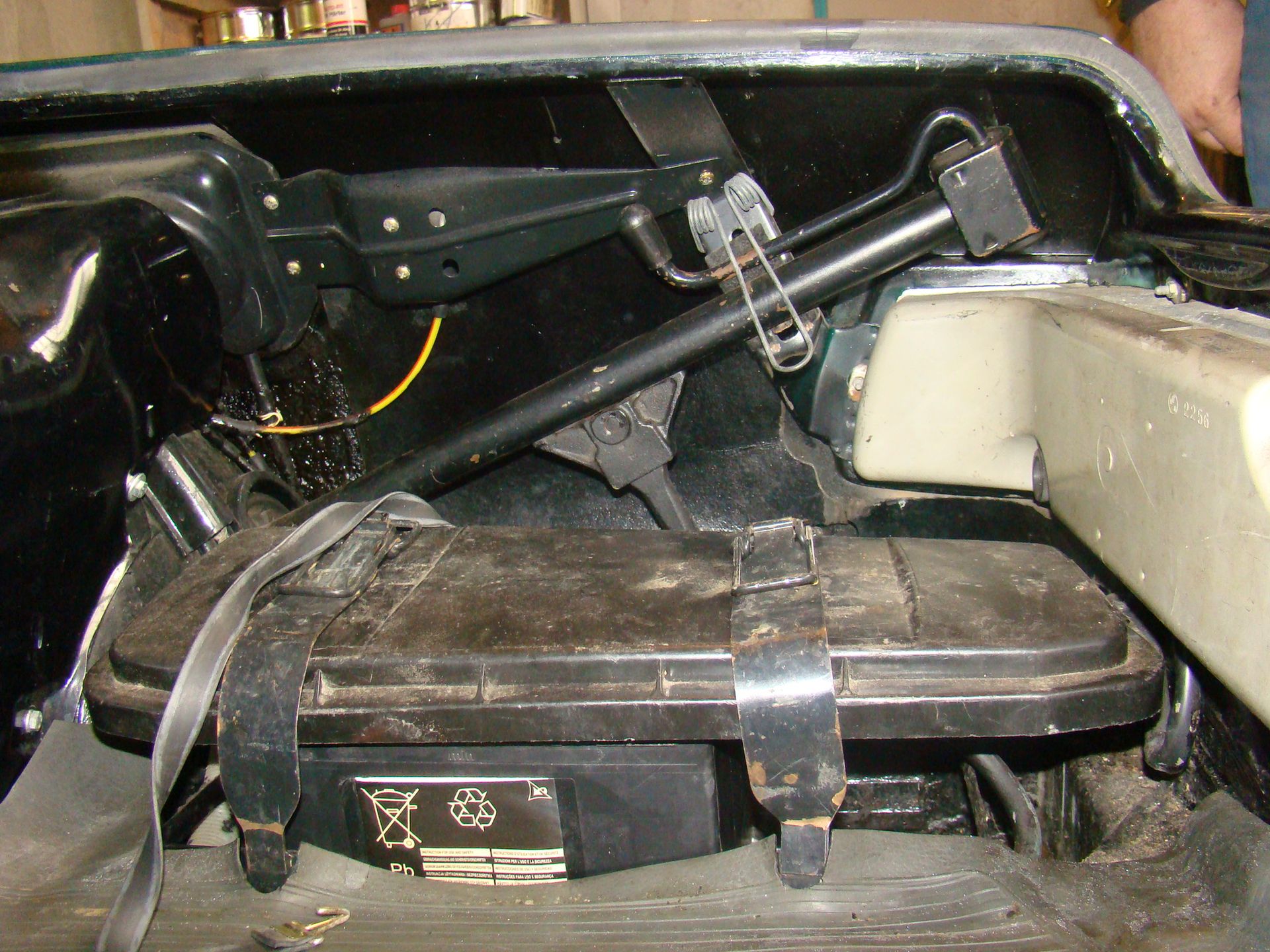 Mercedes 450 SL (R107) - co kryje bagażnik? 5