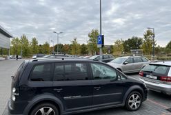 Klienci tracą nerwy. Skarżą się na parkingi przy Lidlu i Biedronce