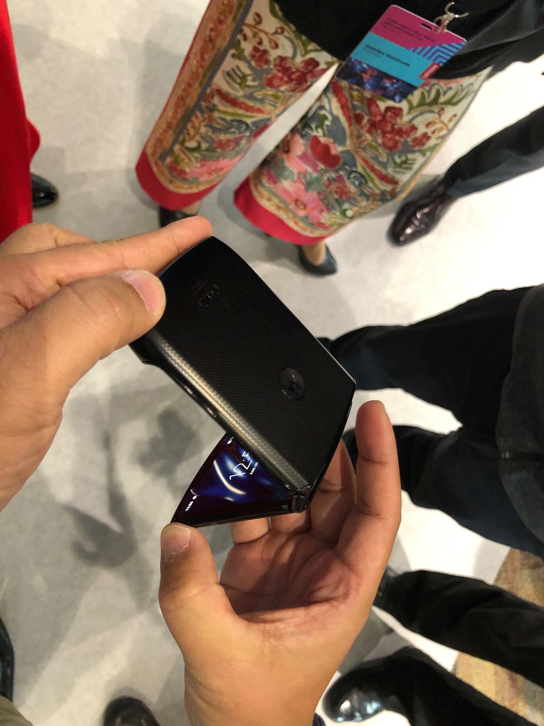 Motorola razr oficjalnie. Widzieliśmy nową klapkę ze składanym ekranem 11