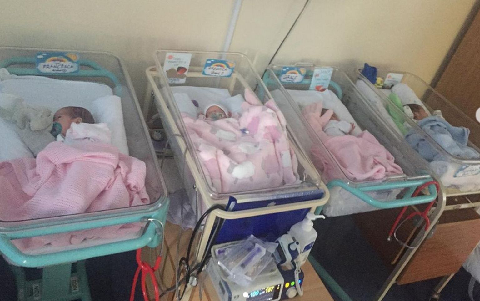 Urodziłą czworaczki w wieku 51 lat