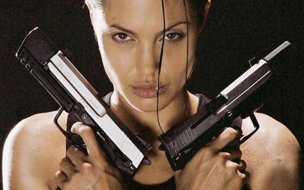 Lara Croft i jej dwa Heckler & Koch USP Match