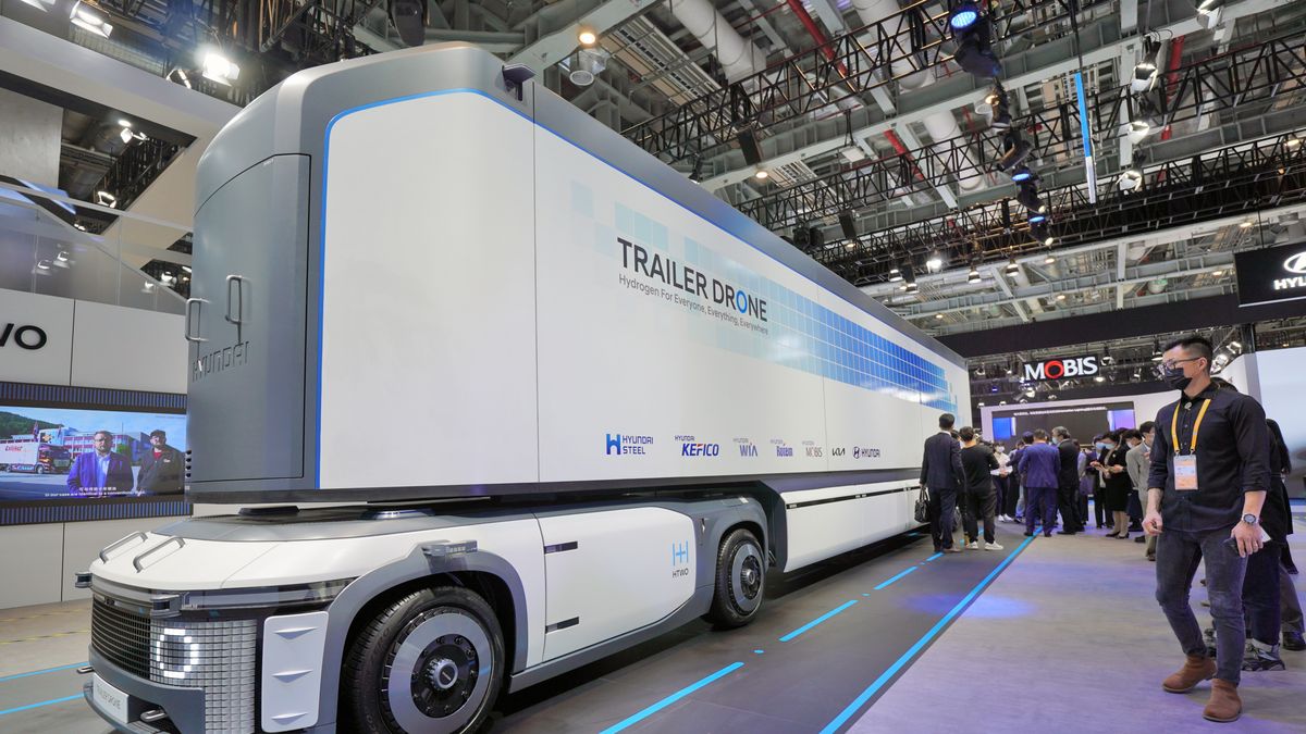 SHANGHAI, CHINA - NOVEMBER 05 2021: Visitors check out Hyundai Motor's fuel-cell autonomous concept truck Trailer Drone at the China International Import Expo (CIIE) in Shanghai, China Friday, Nov. 05, 2021. (Photo credit should read Feature China/Barcroft Media via Getty Images)