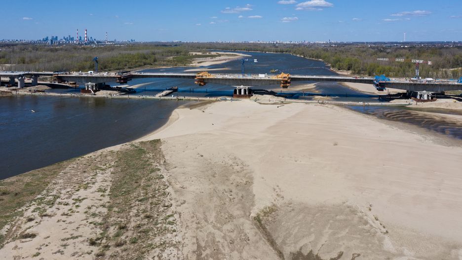 Warszawa. Budowa mostu jest już zaawansowana [zdj. ilustracyjne]