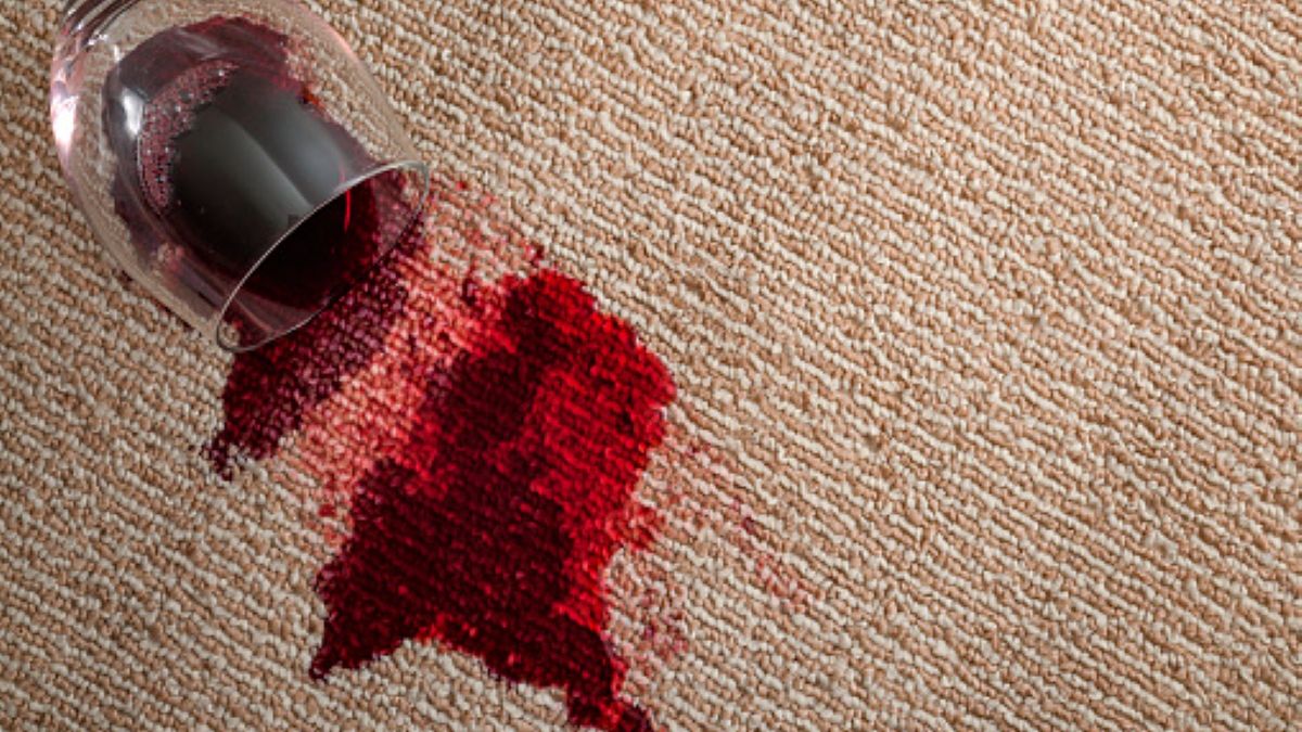Plama z czerwonego wina albo barszczu nie musi pozostać na powierzchni na zawsze