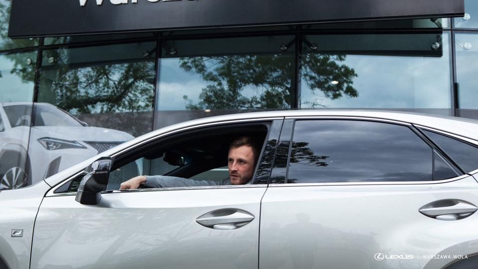 Kamil Nożyński ma nowy samochód (fot. Lexus Warszawa-Wola)