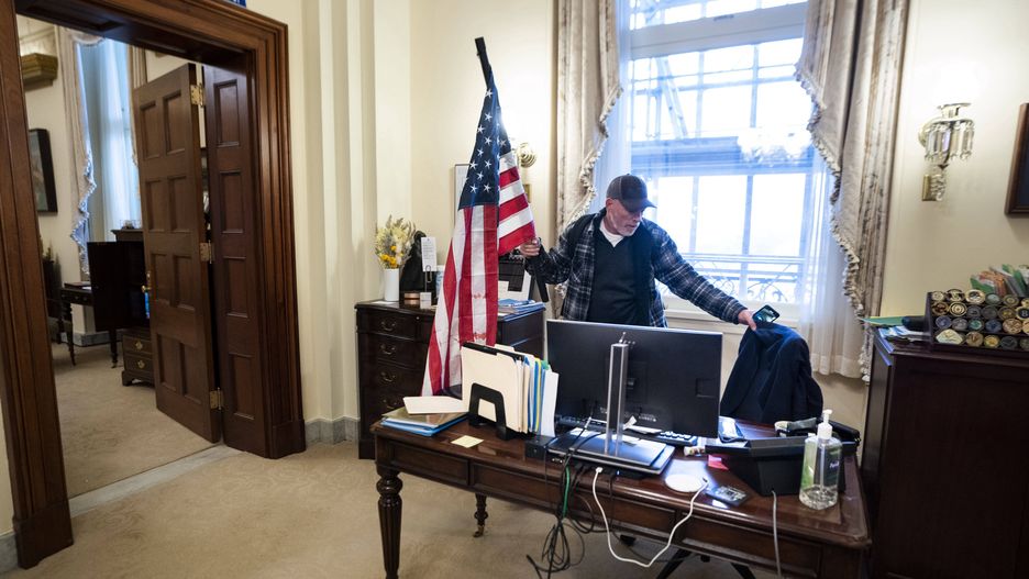 USA. Zamieszki w Waszyngtonie. Zwolennicy Donalda Trumpa wtargnęli na Kapitol