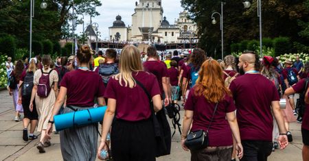 Nie ubieraj tego na pielgrzymkę. Kara może być surowa