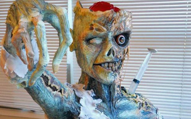 WTF dnia: realistyczny tort zombie na koniec sezonu "The Walking Dead" 1