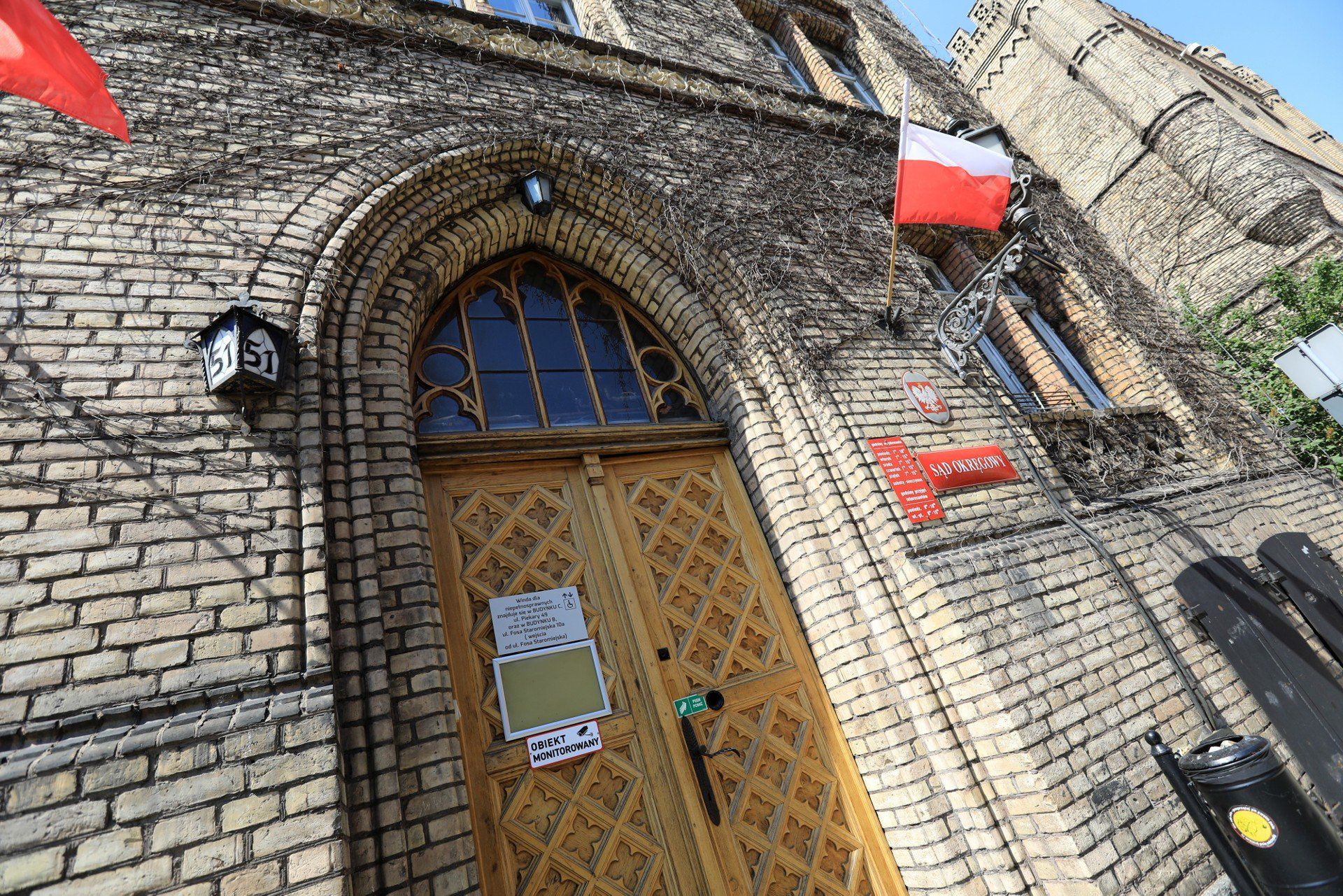 Kamil I., były już przedstawiciel firmy fotowoltaicznej &#34;ZERS&#34; 6 października usłyszał wyrok w Sądzie Okręgowym w Toruniu. Za oszustwa skazany został na 1,5 bezwzględnego więzienia. Ma też oddać przywłaszczone pieniądze.