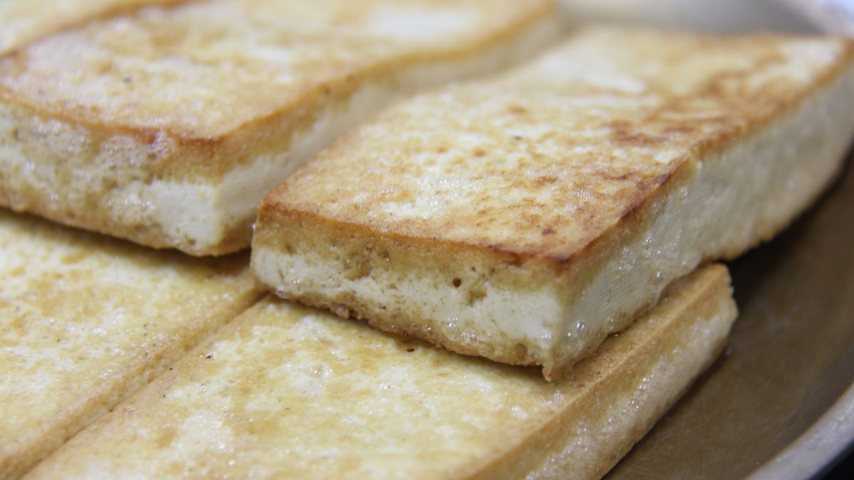 Tosty z tofu z sosem musztardowym