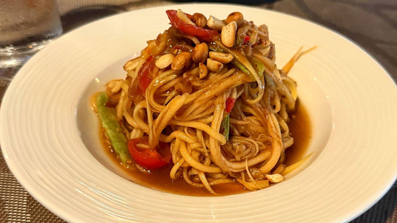 Azjatki się zajadają tą sałatką i mają szczupłe talie. Podkręca metabolizm, w jelitach działa jak szczotka