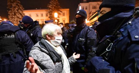Internauci chcą pozywać policjantów. Prawniczka: w życiu się z tym nie spotkałam