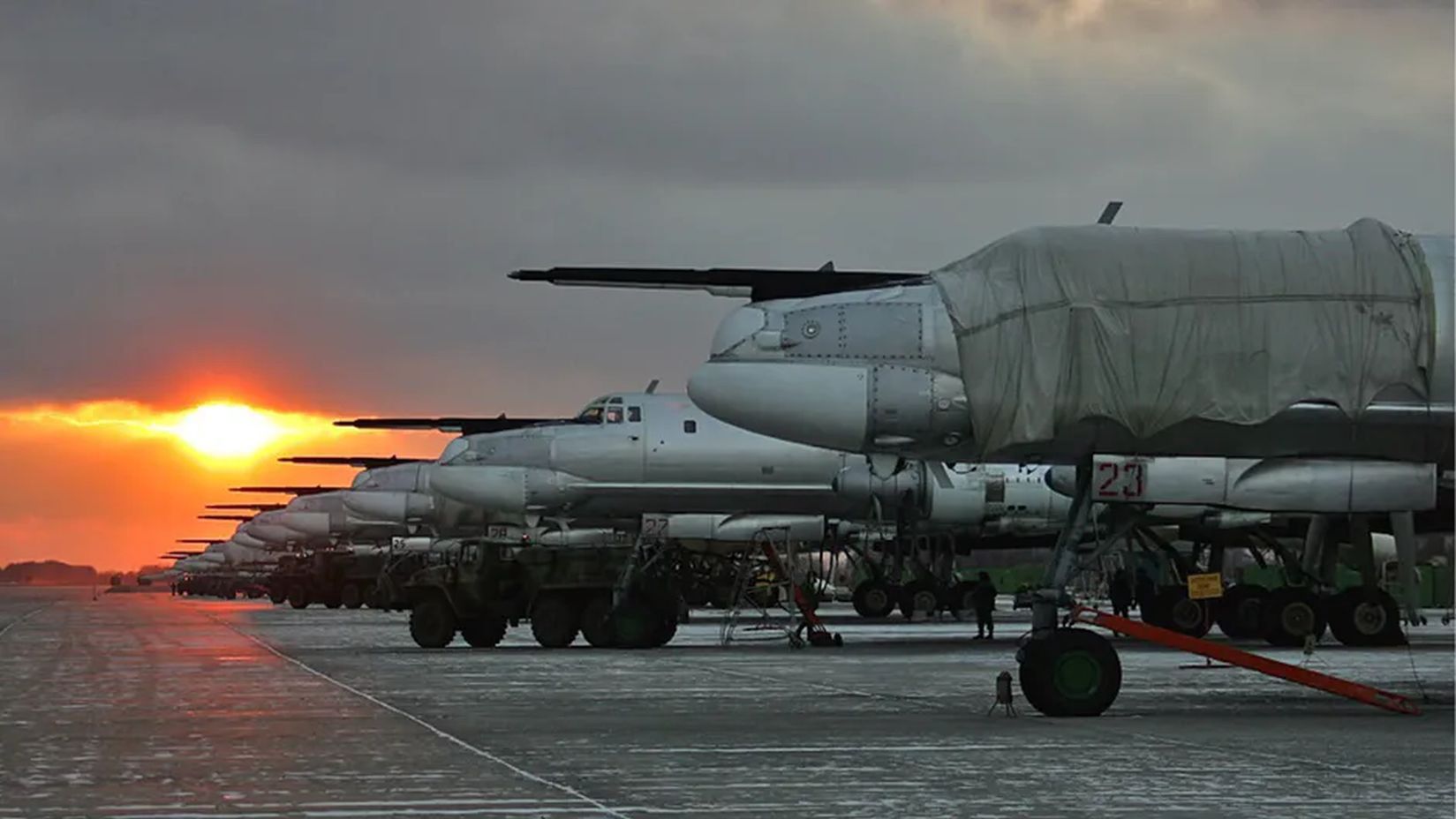 Rosyjskie "niedźwiedzie" atakują. Na niebie zaroiło się od Tu-95MS