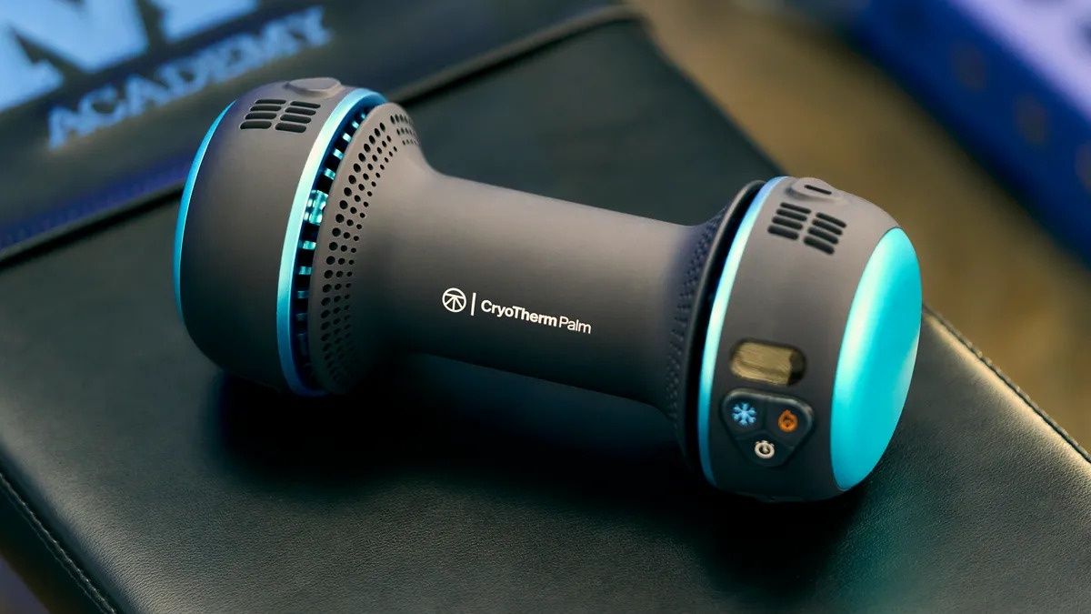 CryoTherm Palm wygląda jak hantel, ale może więcej