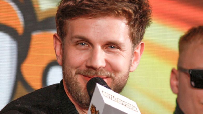 Antek Królikowski pogrąża się w wywiadzie na konferencji